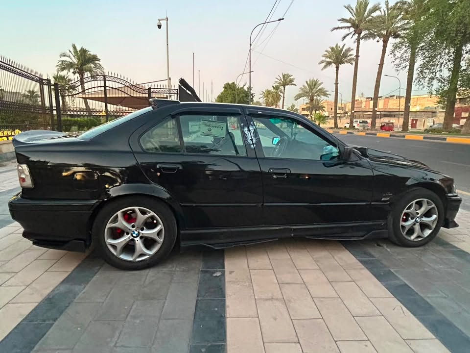 سلام عليكم للبيع بي ام محرك ٢٥ مسكر 
كير مكينه بجيس كفاله 
موديل ١٩٩٥ 
السياره جاهزه من كلشي تبريد ثلج سستم وكت شنايزر جاهزه من كلشي للاستفسار ‭***********‬
 السعر ٧٠ ورقه وبيه شي بسيط رقمه ديالى
