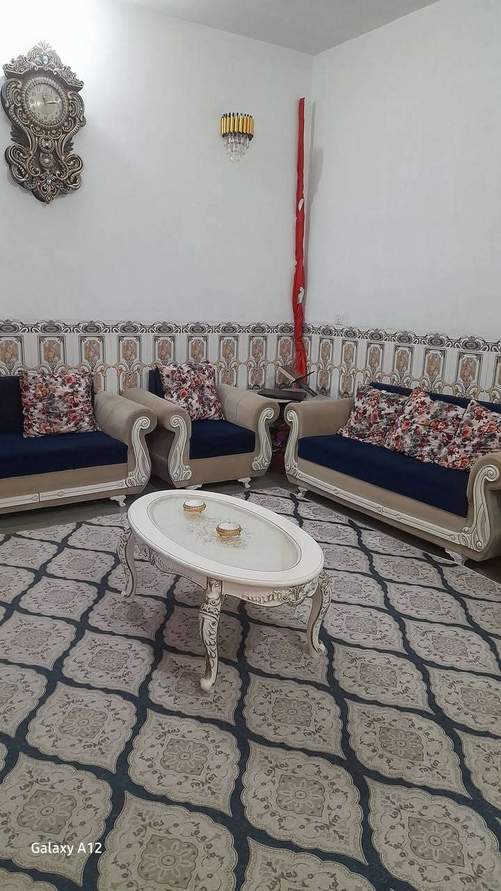 بيت للبيع حي ام البنين البنين زراعي البناء بلوك مسلح السعر٤٧بي مجال للتصال خاص او رقم *********** يتكون من غرفتين استقبال صاله مطبخ وصحيات
