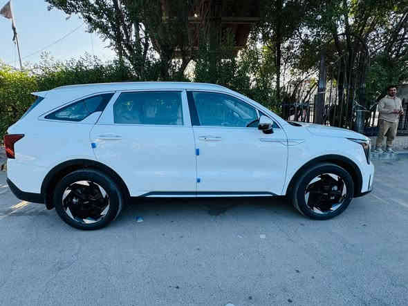 السلام عليكم سورنتو خليجي 
موديل 24 

فول و1 ع 1

مكفوله 

ماشيه 10 الف 

بصمة 

بانوراما 

فور ويل 

كشن حار بارد 

4 كامرات 

شفتات استيرن 

7 راكب 

3 قطع تبريد 

جنطه كهرباء 

6 سلندر 

كشنات كهرباء 

ويل 19 

سايد بريك دكمه 

مري شفط 

هواي مواصفات بيهه 

ام ظمان شركة دوليه 

فور اكس معروفه مواصفات 

0771 290 8967

سعر 350
