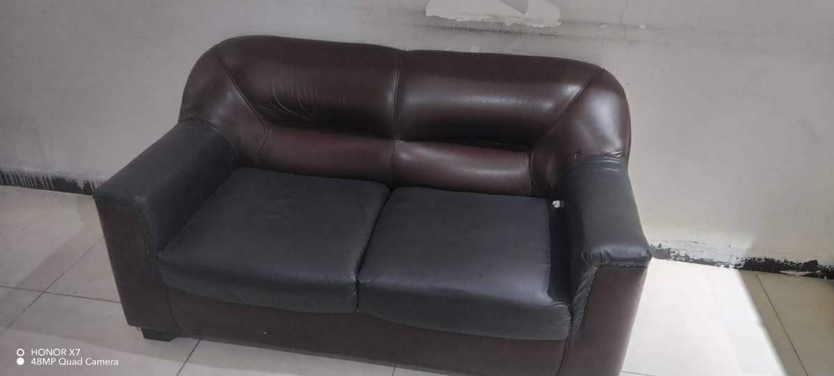 السلام عليكم للبيع كرسي مساج وميز  مكتبي وتخم عدد 2.


**إذا كنت صاحب هذا الإعلان وتريد حذفه لأي سبب، رجاءا أرسل رسالة إلى الدعم الفني**