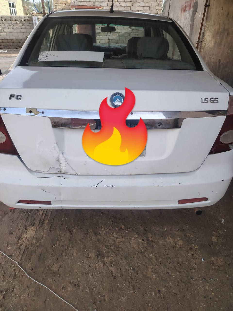 سياره جيلي موبل 2012 بيه جاملغ بيه طخه من وره واضحه بلتصوير بيه بطل واكف السعر 42 بيه مجال الاتصال علا هاذ الرقم ***********
