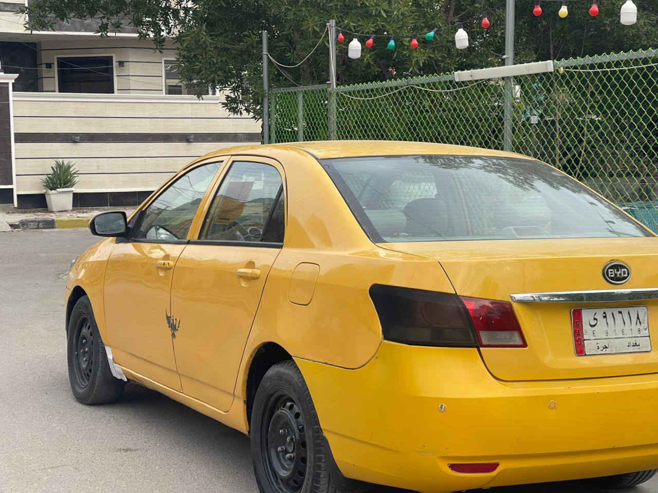 السلام عليكم BYD G3. 2013  كير عادي المرغوب بيهلا هلالات ودوس مصلحات سياره حلوه ونضيف معايزها شي صدر تأيرات تبريد كله شغال ونضيف رقم بغداد سعرها 47 وبيها مجال حك الجيه مكاني بغداد رقمي ***********
