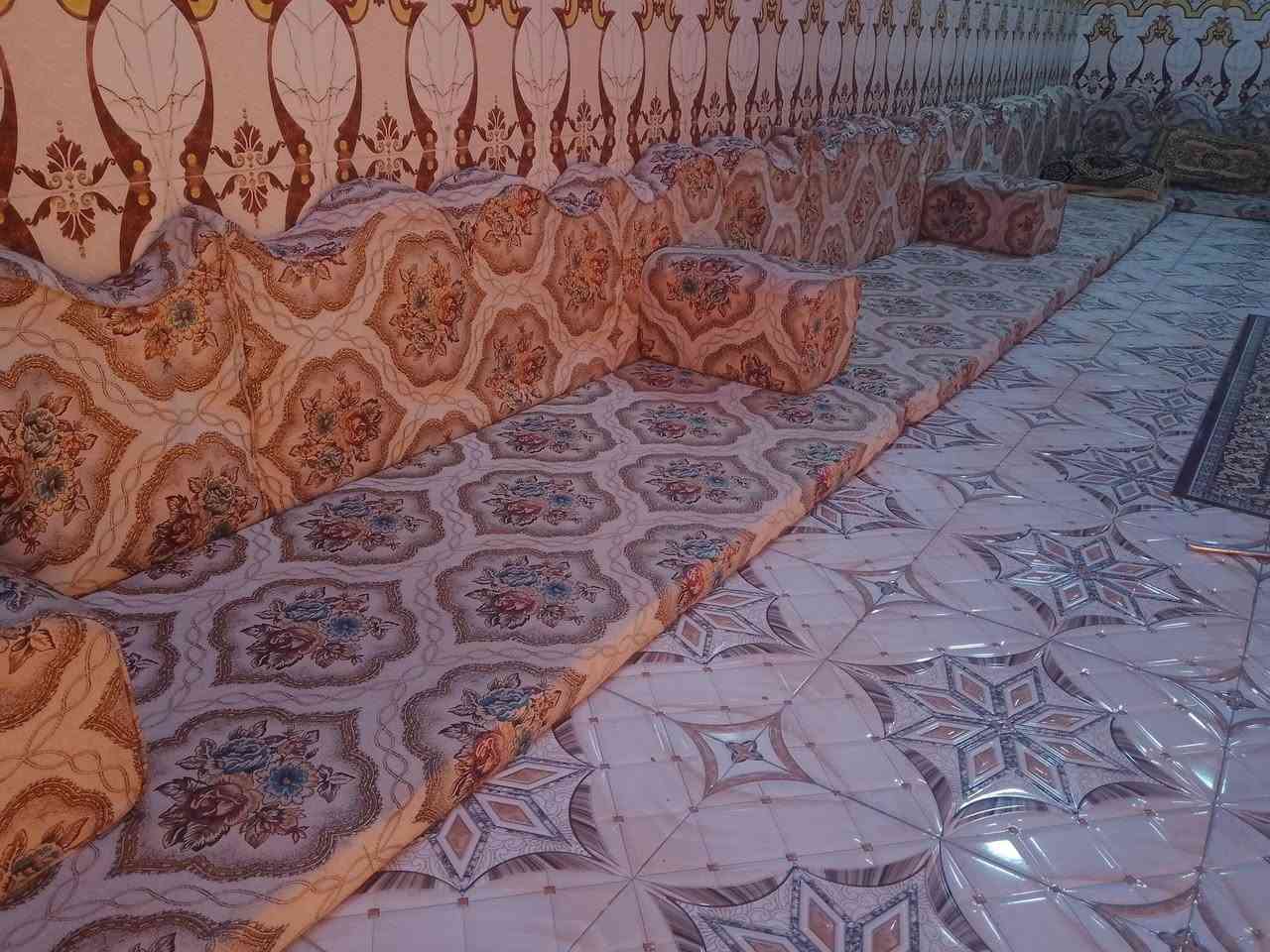 السلام عليكم اخوان كعده عربيه مال ديوان او تصير مال غرفتين 9 متر ونضيفات كلش مكاني البصره الحيانيه السعر 500 وبيهن مجال ***********
