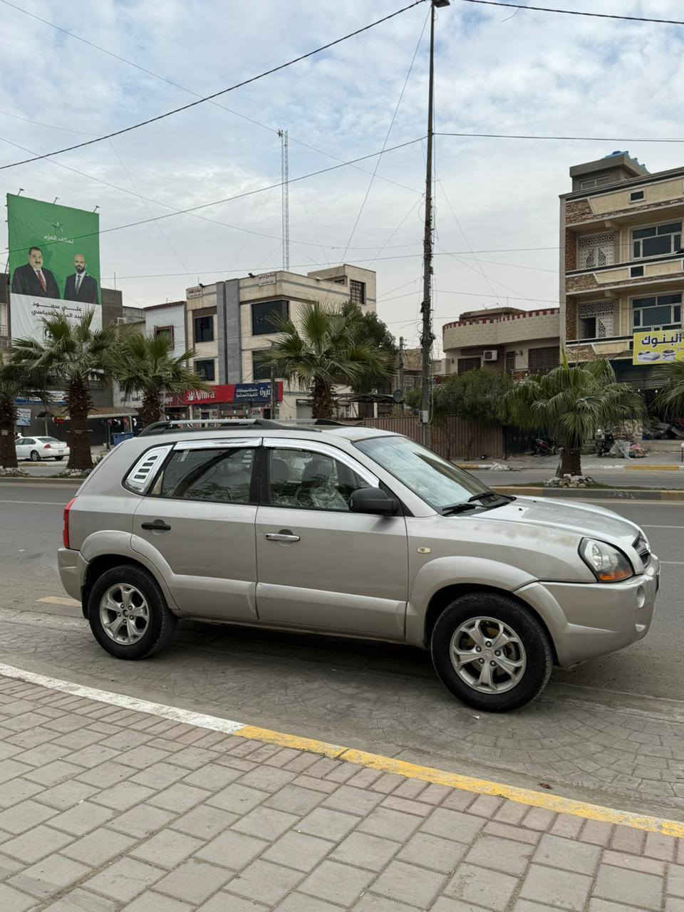 للبيع هيونداي توسان 2009 ✅
ماشية 212 km
محرك
4 سلندر 2.0 لتر
تبريد ميبوخ (ثلج)
فتحة سقف
حادثها بنيد وجامرلوغين امامي
وبيها طخات
سعرها 90$ ورقة و بيها مجال 
عنوان بغداد - حي آور
رقم تليفون
***********
