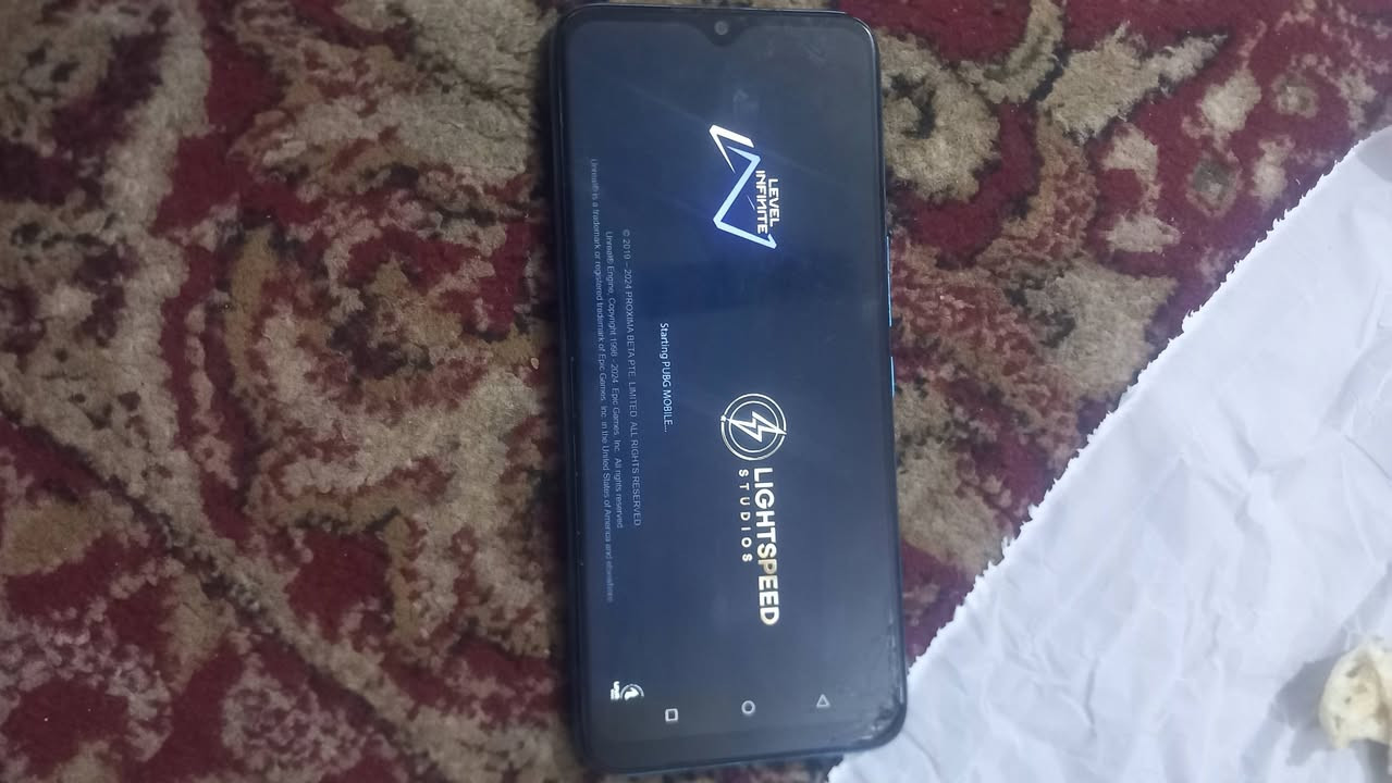 موبايل بي فطر بل شاشه 
سعر ٤٠ قفل شغال بوبجي فول 
قفل ٤٠ جهاز مداخل تصليح 
فقط الشاشه موضحه كدامك 
***********
