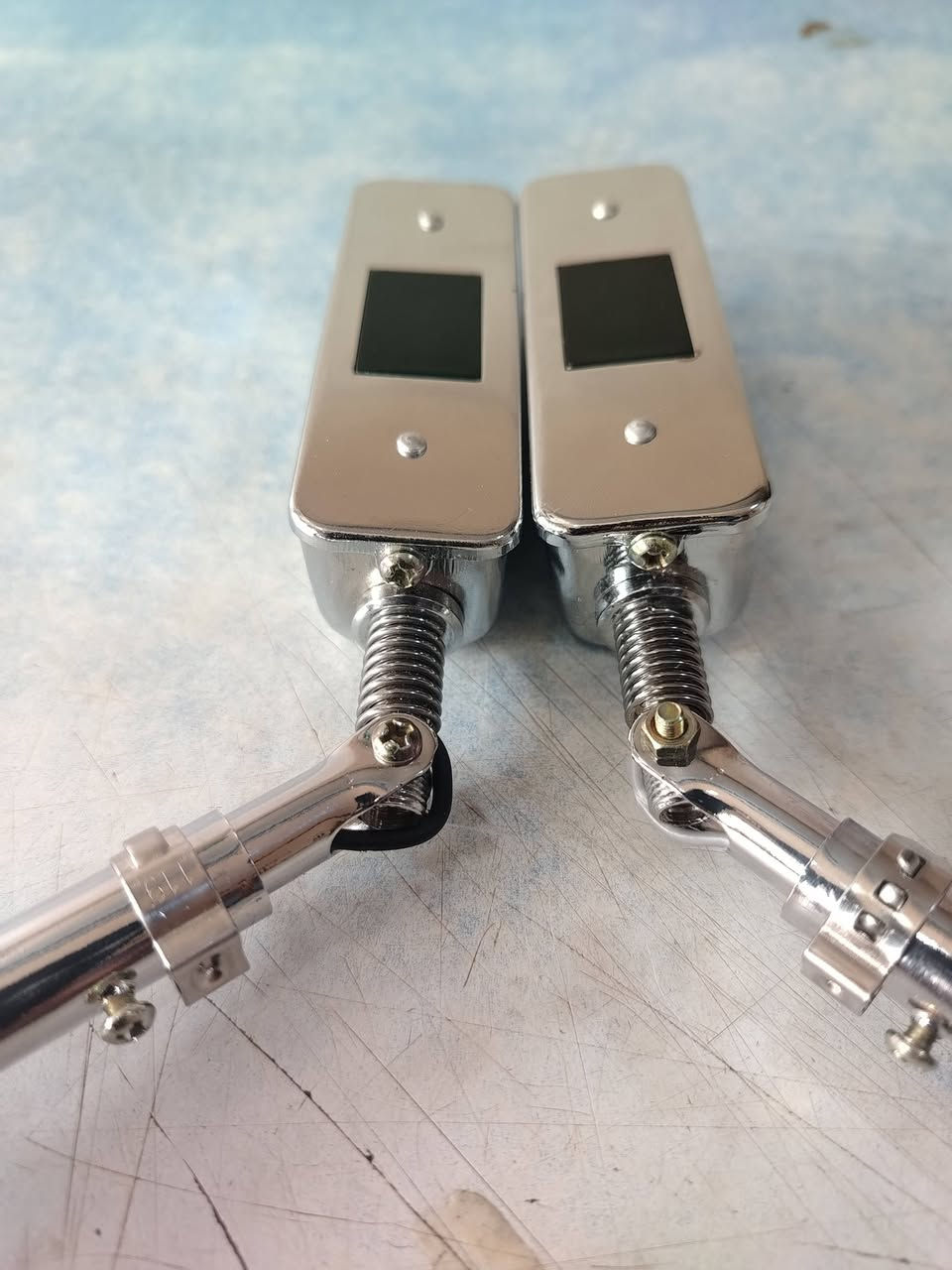 سلام عليكم
من رخصه المدير المحترم
موجود  يمنه  ويسره زوجين شموع مختو م
 سعر الزوج ٧٠ مع الشد بدون شد ٦٠
الاستفسار ***********
