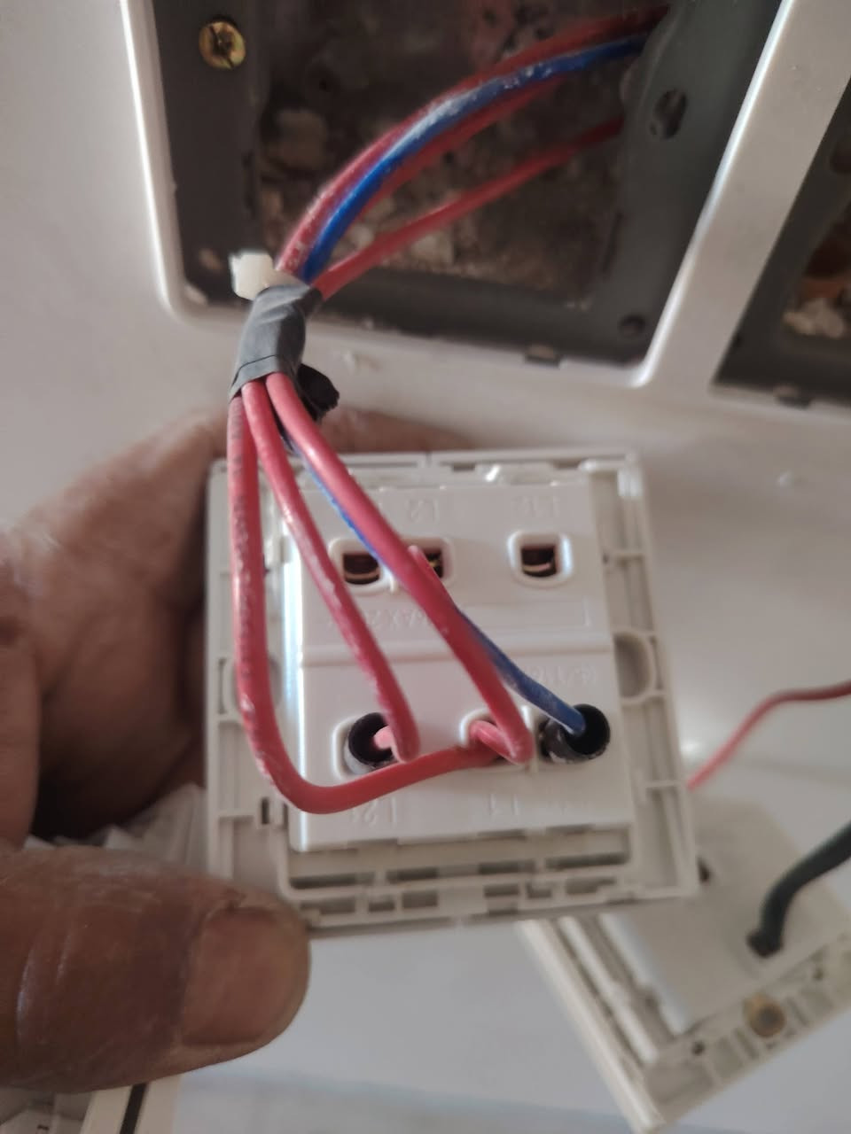 نقدم لكم أفضل خدمات الكهرباء الحديثة للبيوت والمشاريع:أفضل
🏠 تأسيس كهرباء جديد كامل
💡 إنارة حديثة (سبوت لايت + بروفايل ديكور)
🔧 صيانة وإصلاح الأعطال الكهربائية
⚡ فحص وتعديل الشبكات الكهربائية
🏡 شغل نظيف وسريع وبأسعار مناسبة
📍 نغطي جميع المناطق
📞 للحجز والاستفسار: ***********
