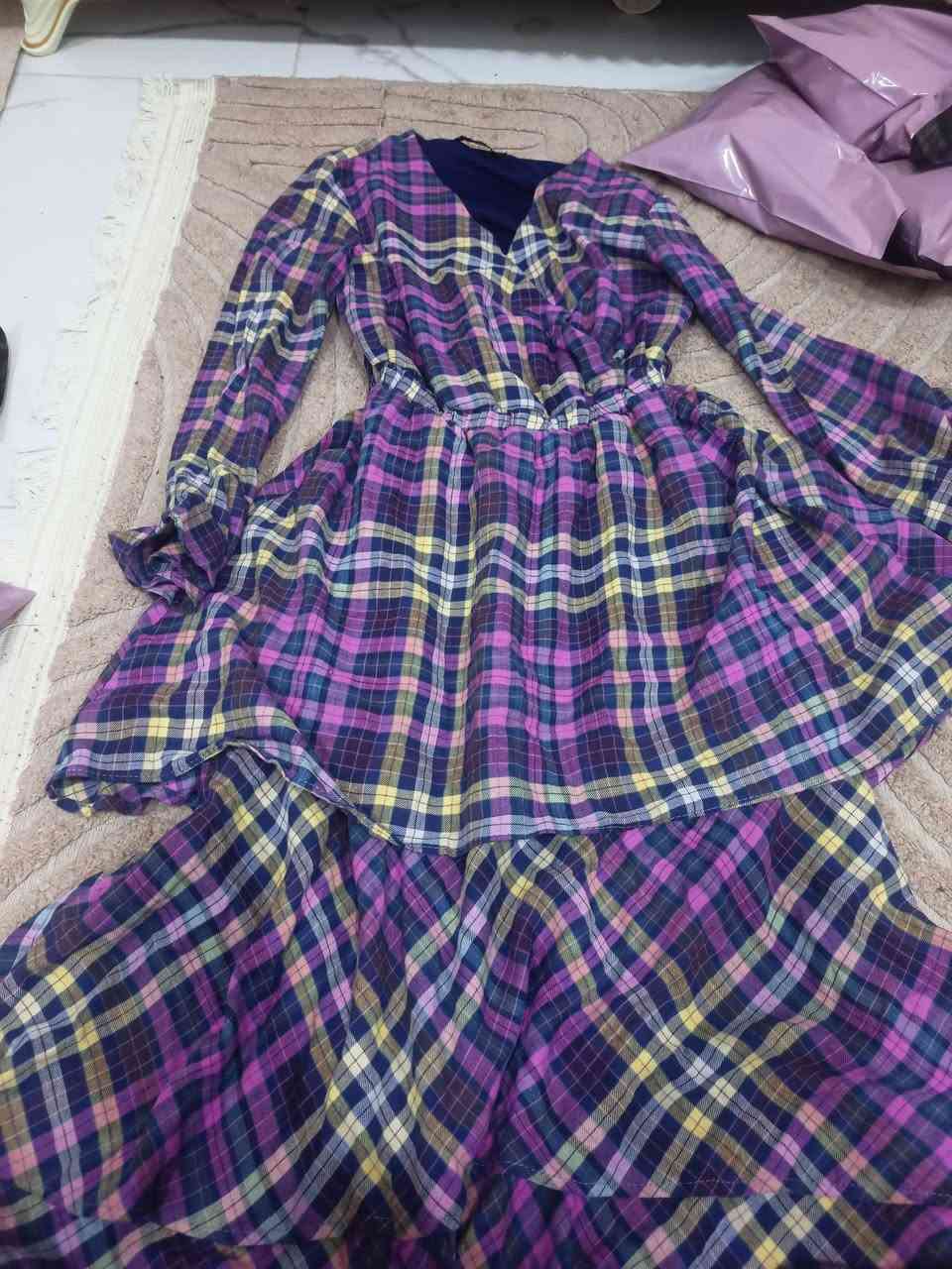 متوفر ملابس نسائيه بناتيه شي أن وباله 
البضاعه مكس 50 قطعه شي أن وتقريبا 80 قطعه باله بجامعة وتشيرت كله نسائي بناتي وفساتين عدد 13 ضلعه وحده للتواصل واتساب ***********
