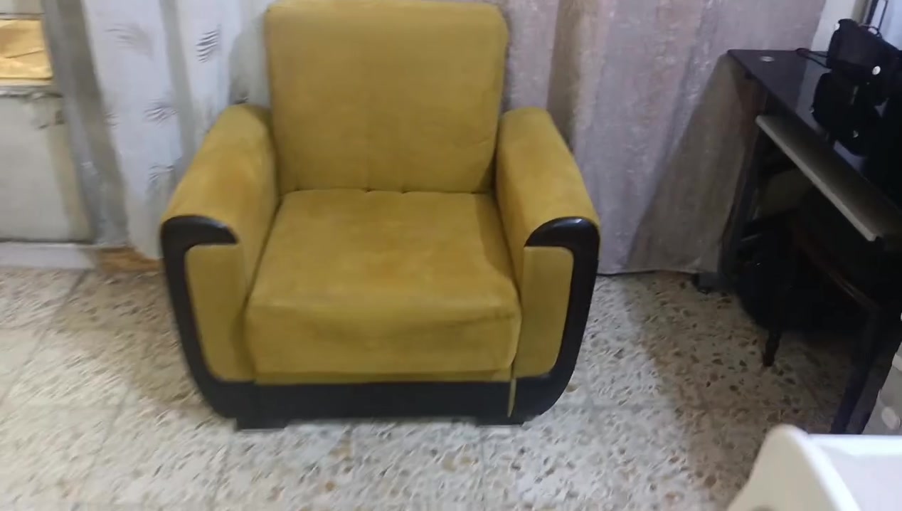 تخم قنفات تركي عشر مقاعد مستخدم يحتوي على خزان ويصير سرير السعر ٣٥٠الف وبي مجال لشراي الاستفسار على الرقم التالي ***********
