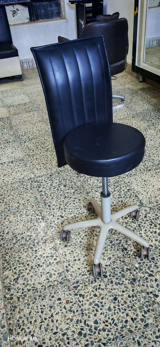 غراض حلاقة للبيع الاتصال ع الرقم *********** لعدم التواجد ع الفيس

