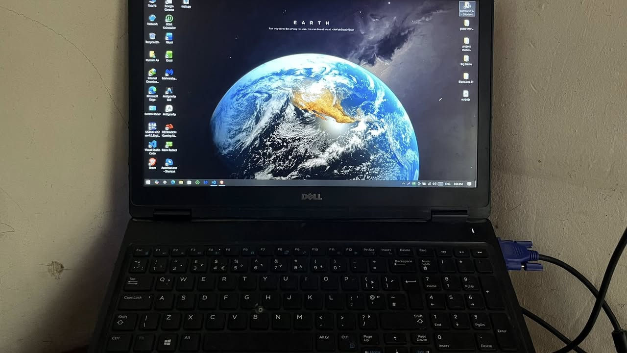 لاب توب Dell 
مواصفات موجودة بل صورة 
فقط بي شخط صغير بل شاشة كما موضح بل صورة 

سعرة 100 الف


**إذا كنت صاحب هذا الإعلان وتريد حذفه لأي سبب، رجاءا أرسل رسالة إلى الدعم الفني**