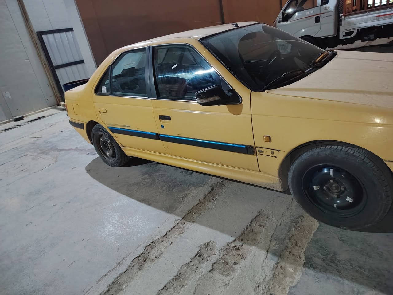 سلام عليكم من رخصت الادمن 
بيجو بارص موديل 2015 للبيع
سيارة كير ومحرك خير من الله تبريد شغال 
بيهة دعمه صندوك ممكصوصه بس معدله موضحه بل صورة 
باب بضهر السايق مدعومه ومشط ستيرن يحتاج تبديل جبن او واشرات تعبانه
مجدد سنوية 2030/12 وهزه ومصفرة هيئة وغرامات وهيئة مدفوع لحد 2027 سيارة خير من الله بس متوازي على البيعة
رايدهة ٣٤ 
الرقم ***********
