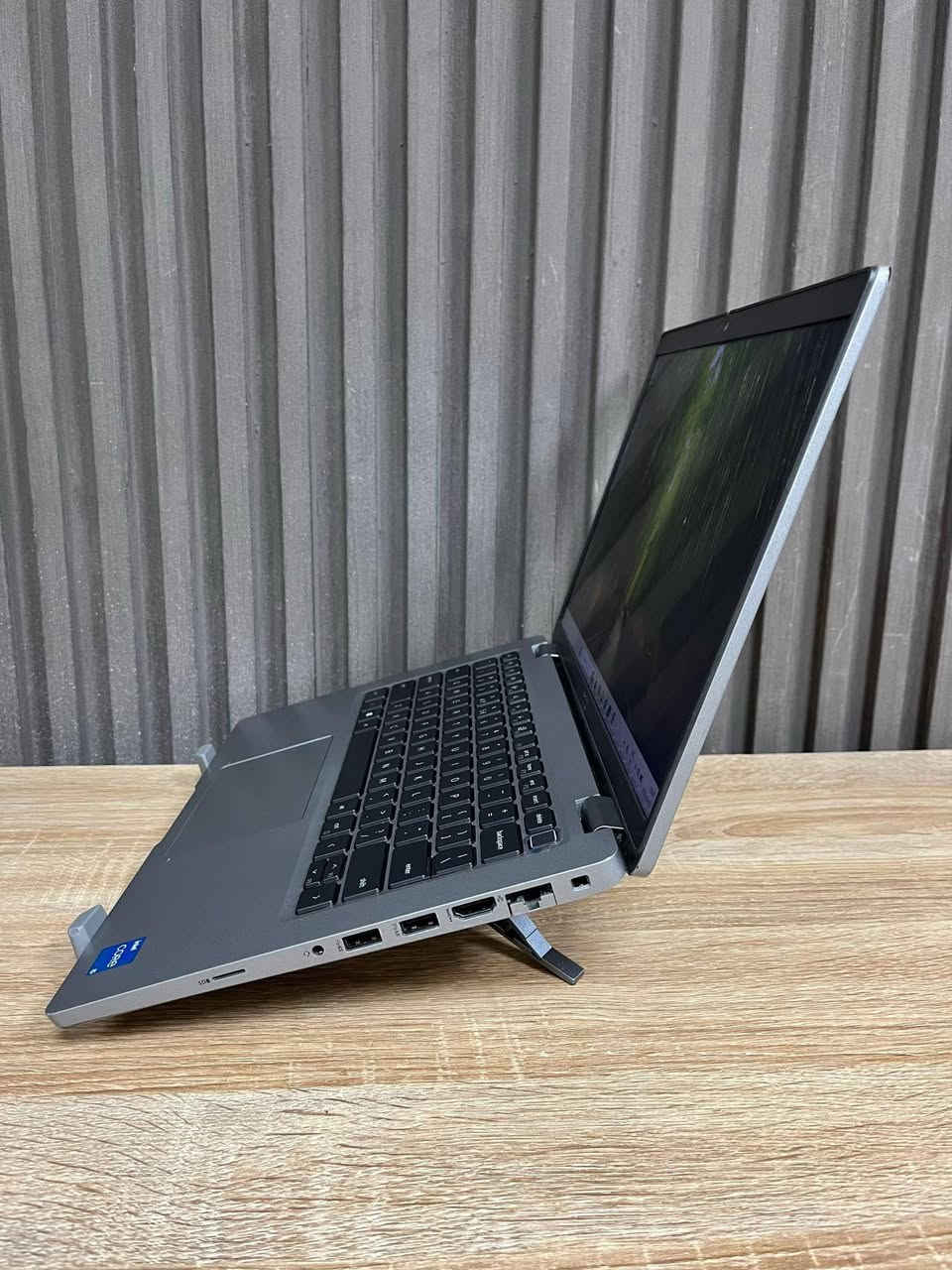 Dell latitude 5420
الجيل الحادي عشر 
معالج: Cori5 جيل 11 حديث 
رام: 8GB قابل للتطوير 
هارد: 256GB SSD قابل للتطوير 
شاشة: 14 انش 
كرت شاشة 4GB intel 

هدايا ماوس مع حقيبة لابتوب وماوس باد والشاحن الاصلي 

السعر 365 الف 
العنوان بغداد الأمين الثانيه 
واتساب ***********
