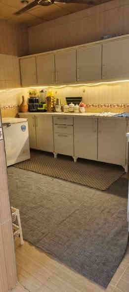 سعر مناسب دار طابو ركن بسمي مربع قاطين استقبال هول كبير وصحيات مطبخ طابق الثاني 3غرف وصحيات خلف مطعم حمه ناصر شورجه  اي استفسار نتصل على هذا راقم ***********وتساب هم بي
