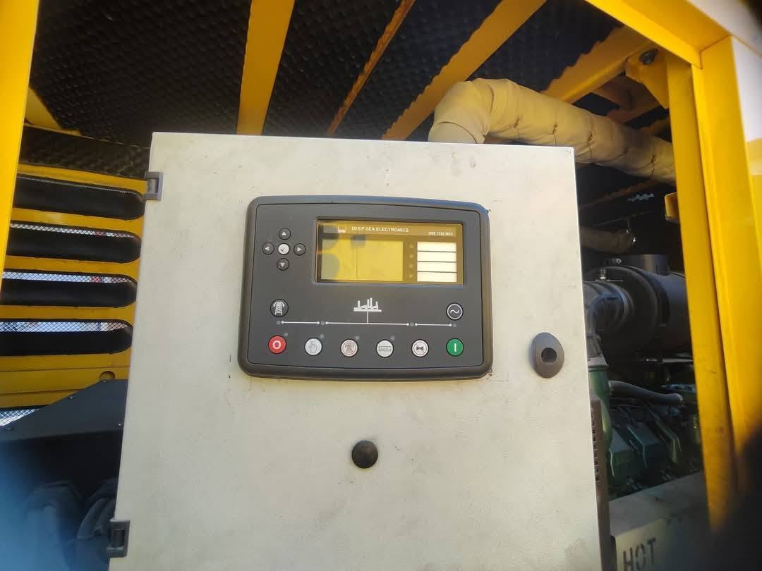 السلام عليكم دايو دوزان 10 سلندر  سيت بلادي 640 kv المكينه لاتنقيص ولا تبخير شرط الفحص والحمل الاستفسار ***********
