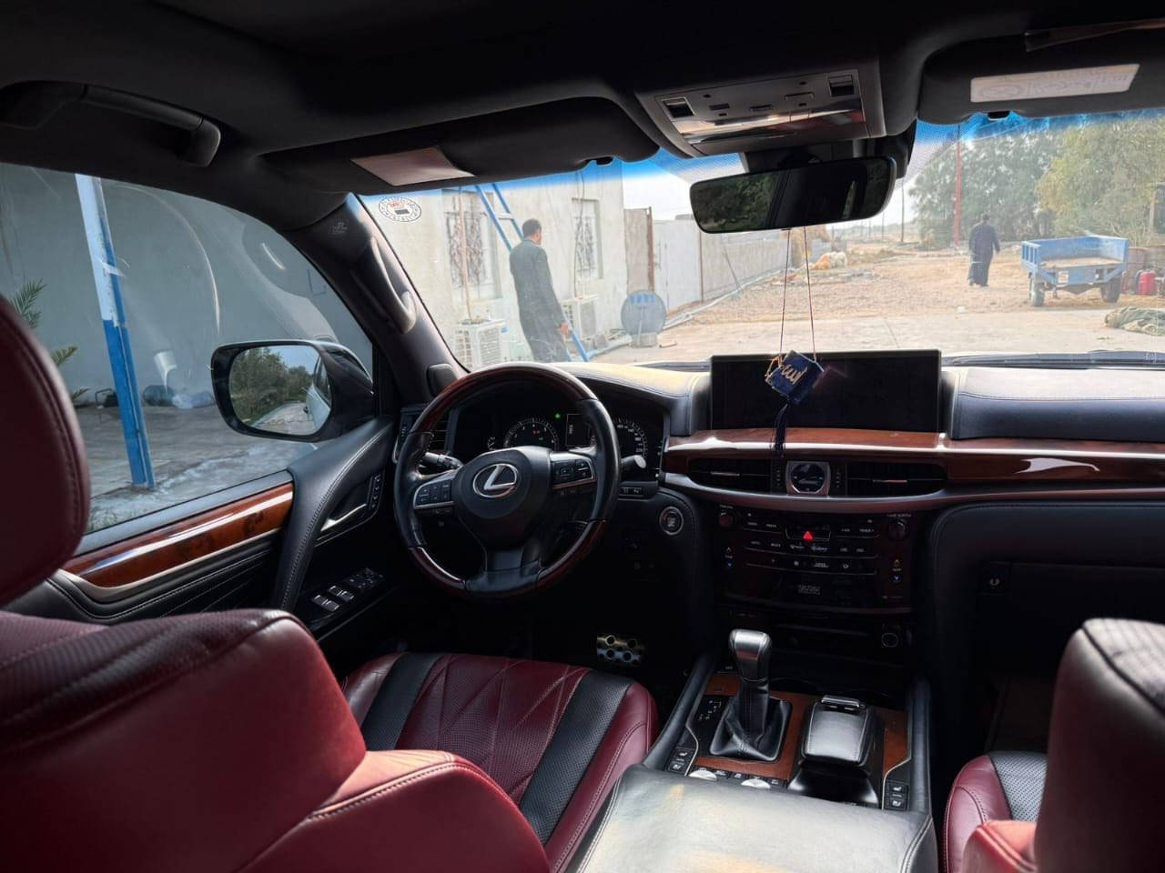 سلام عليكم لكزز كورا داخل ماروني كفاله عامه مخلفه ppfسنويه تضليل ماشيه ٩٢الف مكان السياره بصره السعر 810وبيه مجال***********
***********
