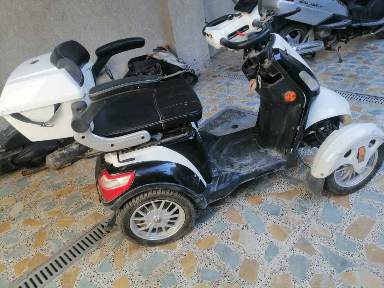 دراجه للبيع المكان بغداد حي اور سعر 750 الرقم المبايل ***********
