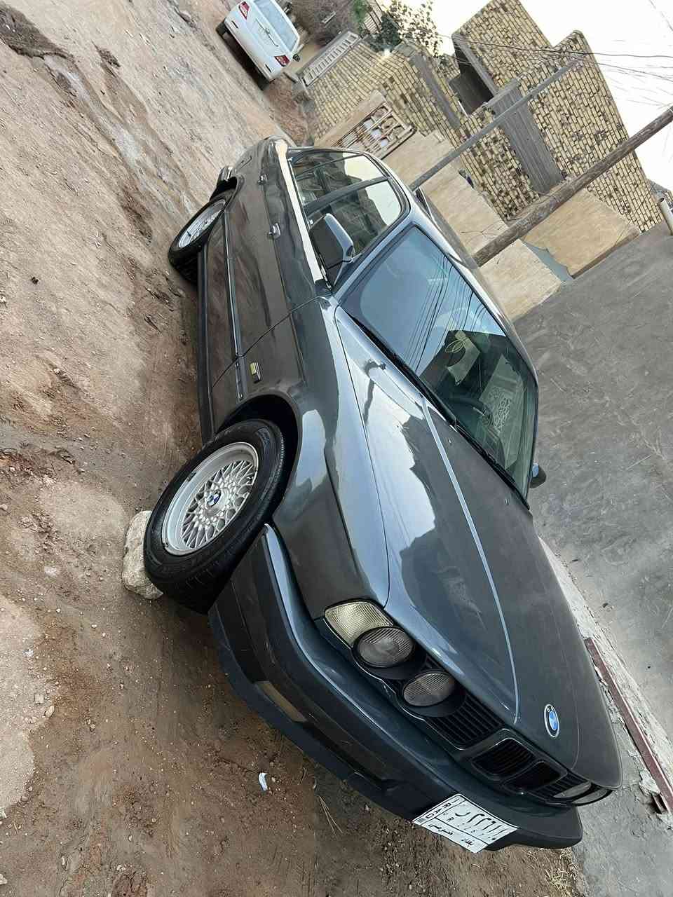 السلام عليكم اخوتي للبيع فقط لا مراوس ولا اقساط بيئم حجم 535 اصل بليته وسنويه كير عادي رقم بغداد سنويه لل 2027 مشروع وطني مداور مباشر 
السياره فتحه طكتين شغاله جام كهرباء بجم كصيف سستم سماعات ودمام بلصندوك السياره تعمير كامل جديد بديها موس دكه جاكوج ما بيها عدله وحلوه وجاهزه ما ناقصه برغي كير ومحرك جدد بلضمان والشرط شلعه ومعدل ونعومه حداديه من الطول للطول بلكارتون داخلها جلد مشمشي نضيف وحلو كهرباىيات كلها وضع شركه من لايتات وبكلابتات ودشبول كله شغال ادامه لمنضومه الماء وادامه لمنضومه البريك كامله تخم تاير ياباني وباتري جديد السياره جاهزه مجهزه والحمد لله بوجها للشارع ما عايزه شي تراي مفتوح وين ما يعجبك مكاني بابل حي العسكري اخوان معروضه ب48 وبيها مجال للشراي شوفها تفيدك اني بخدمتك ما تفيدك تحصل اغاتها انشالله ارفع المنشور بكلمه طيبه مثل وجهك *********** الرقم بي واتساب واعتذر ع اطاله 🖤
