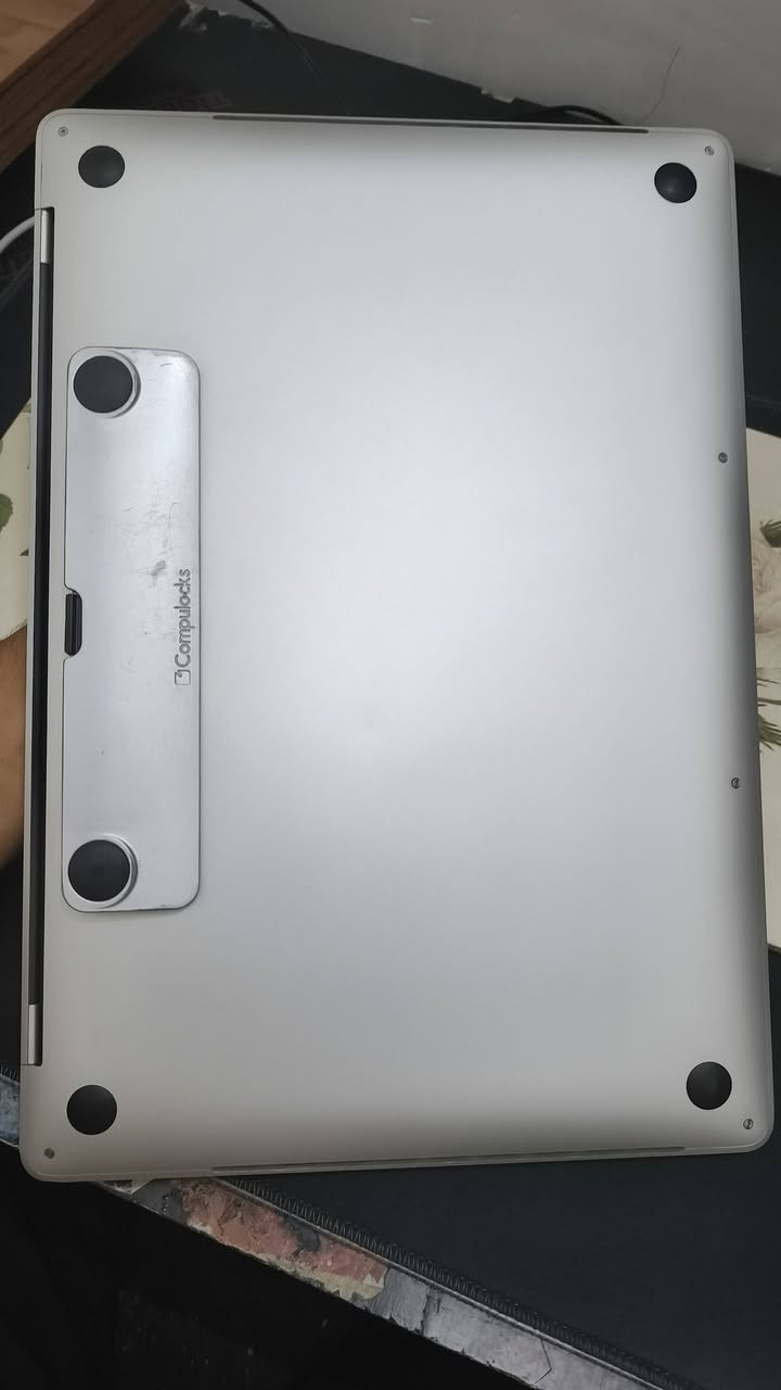 السلام عليكم شباب 
Macbook pro 2018 للبيع ✅
I9 
2T
32GB
AMD 4GB

الصراحه ماعرف اسعارهن اني أخذته ب مليون 
شكد يجيب هسه
***********: WhatsApp✅

