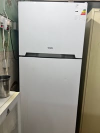 ثلاجه جديده اريد ابيعه لغراض السفر سعر120 الف قفل 07829280747