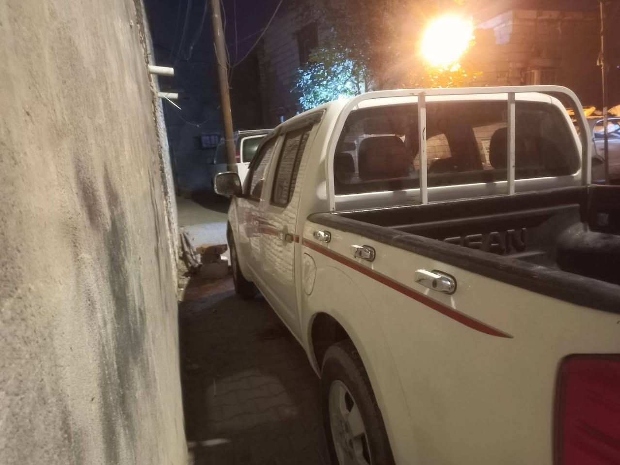 السلام عليكم نيسان نيفارا 2010 للبيع رقم بصرة بأسمي مميز بيها مكانات صبغ كير ومحرك مكفولات العنوان البصرة 
للأستفسار 
***********
