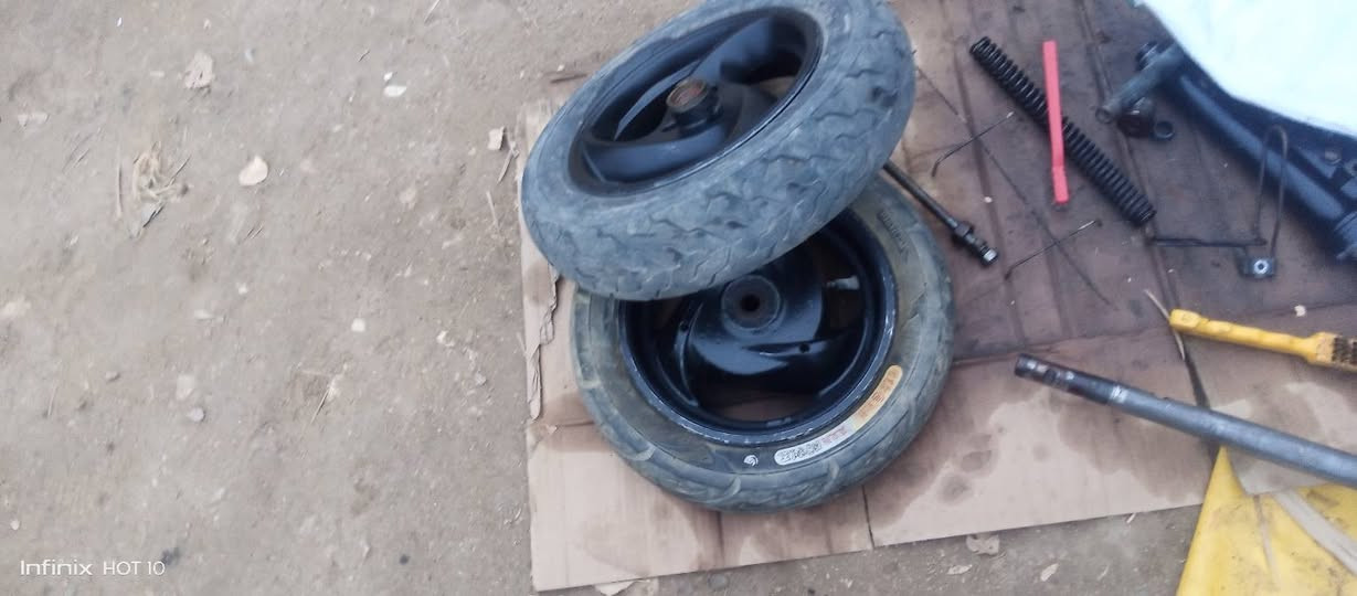 سلام عليكم ورحمه الله وبركاته اغراض درجة سكنس ثعلب كاملة محرك سواد شاصي تايرات كهربائيات هذه رقمي للتواصل معي واتساب ***********
