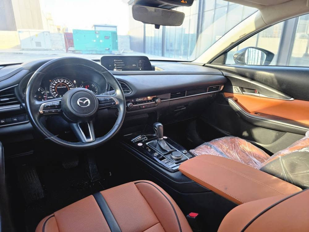 Mazda cx 30 ***********
ڕەنگ چکلێتی . مواسەفات . بەسمە دەبڵ اکسل . ڕدار و خەتی جادە . شاشە و کامێرا . چاملخ و پەڵەیەک بۆنیدی  بۆیاخە ناوی نەگرتووە .سعری 136 سعری خوار هەموو بازاڕ السليمانية, العراق
