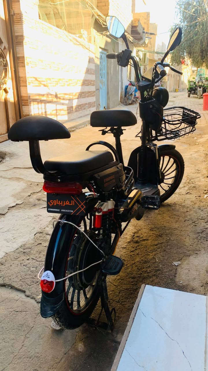 سلام عليكم دراجه شحن حجم (20)
المواصفات: الكهربائيات كلها شغاله  لايت عالي ناصي السرعة (88) حقيقي بس بلشاشه 90: كلشي شغال أربع بطاريات ستان خلفي فقط بيها حساس تثبيت السرعة أربع سرعات ملف الفين(2000)
ما بيها اي عطلات بصمات وسويج تشتغل 
انطيك وياها الشاحنه اصليه ..السعرر(500) بيها مجال  للشراي للتواصل على الدراجه هاذه الرقم (***********)#
