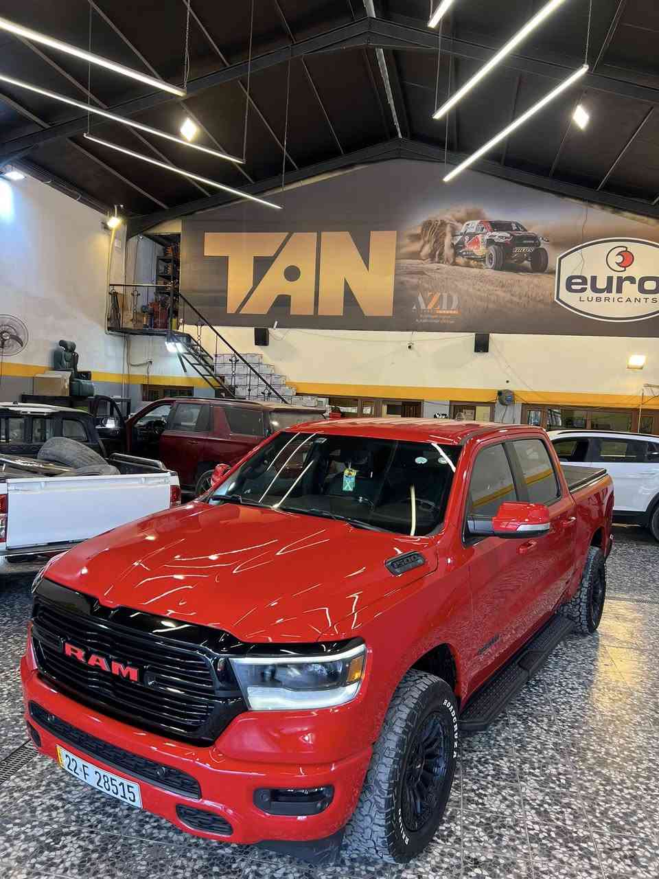 � دوج رام سبورت 2022
• المحرك: HEMI V8 سعة 5.7 لتر
• القوة: 395 حصان
• العزم: 556 نيوتن متر
• ناقل الحركة: أوتوماتيك 8 سرعات
• نظام الدفع: دبل أو دفع خلفي
• شاشة كبيرة Uconnect مع Apple CarPlay و Android Auto
• تشغيل بصمة + ريموت ستارت
• رنكات رياضية 20 إنج
• كاميرا خلفية
• رادار أمامي وخلفي + حساسات توقف
• مقاعد جلد رياضية
•سياره كلين تايتل بيها طخه بسيطه بارد بعدني ما مسويها 
/سعر 385 وبيها مجال
الاتصال: ***********
***********
