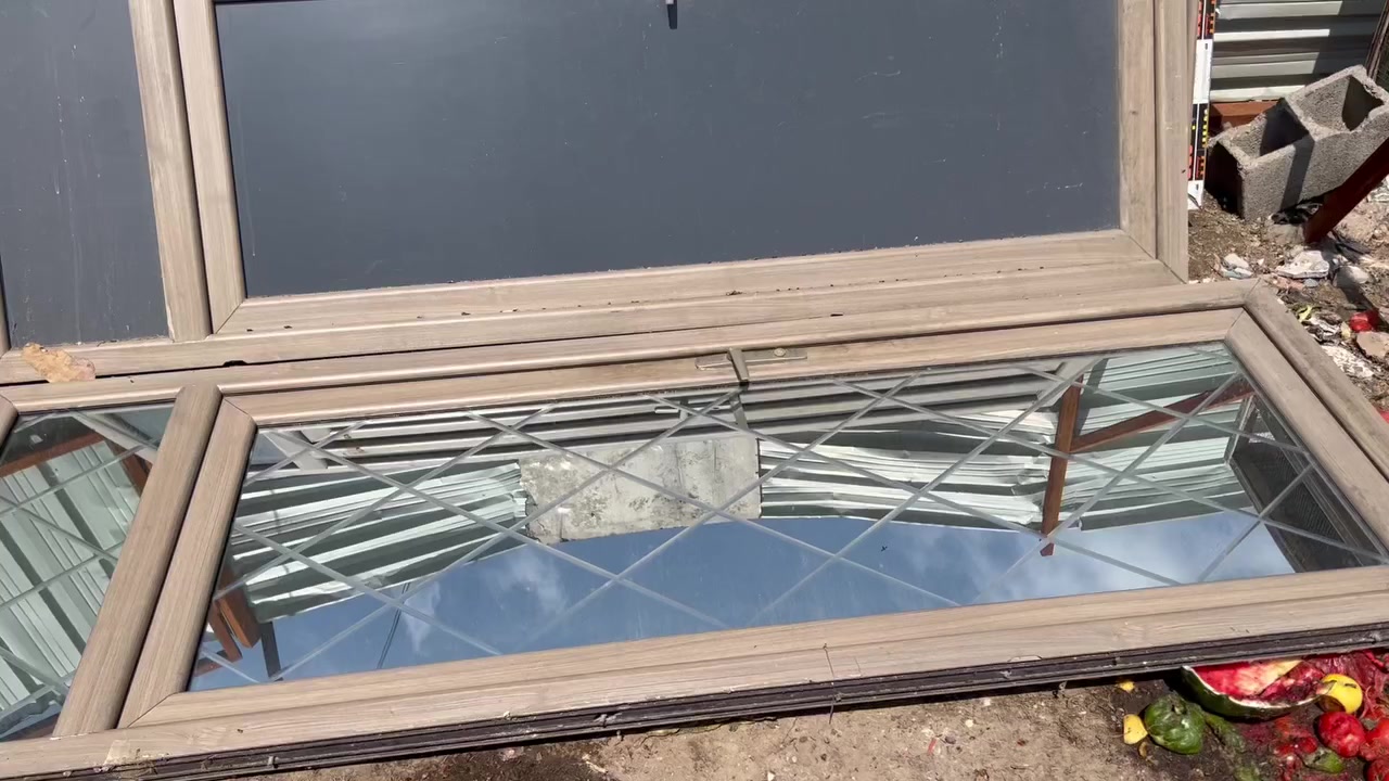 للبيع ابواب نضيفه وجديده مختلف الاحجام عدد ٧ سعر الواحد١٥٠  الضهر مرايه ابواب بيبي سي  للتواصل وتساب ***********
