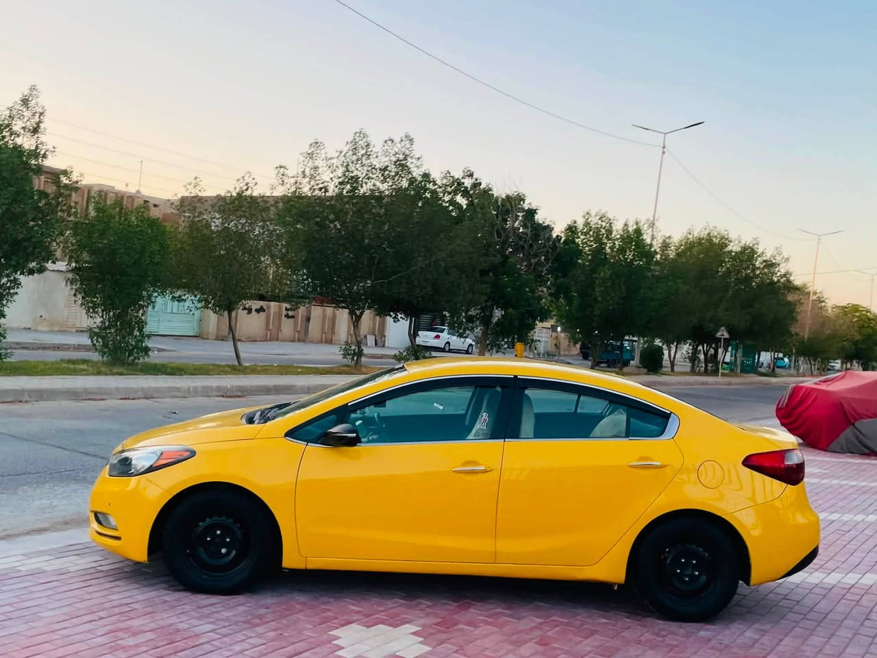 سلام عليكم البيع فورتي موديل 2016 وأرد امريكي حادث بنيد فقط ولباقي مكفولة كفالة عامة اليبل وآحد سيارة جديدة وجاهزة من كلشي تبريد ثلج حدادية تخم تاير كير ومكينة مكفولات سنوية الغاية 2029 هيه غرامات مصفره سيارة أحله من صور السعر 103 لاستفسار علا رقم***********  مكان سيارة كربلاء
