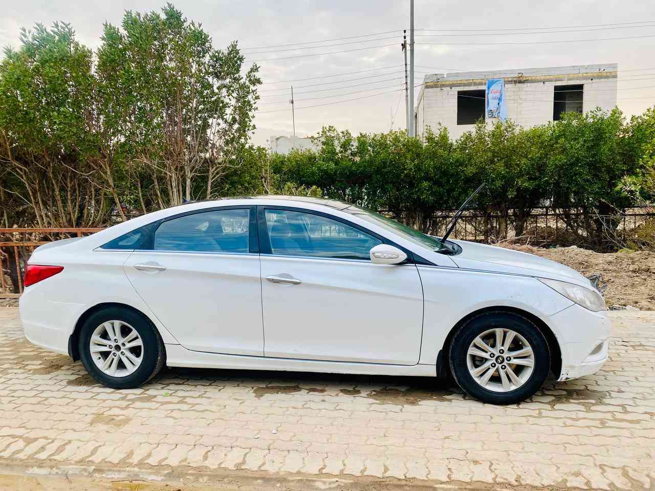 سلام عليكم
سوناتا  2011 خليجي  

فول مواصفات عده البصمه 

سقف بانوراما  

اشاير بالمري

مري شفط

رقم مثنى مشروع وطني مميز

بأسمي مداور ثاني يوم

حدادية نظيفة محرك وكير كفالة

ضربتها جاملغ خلفي ضربة بسيطة مصلح بدون تبديل  

مكينة 2400 دوش 

تبريد قطعتين 

وباقي المواصفات المعروفة

سيارة جديده جدا

السعر 118 وبيها مجال بسيط

وترهم مراوس حسب القناعة 

للأستفسار. ***********.
