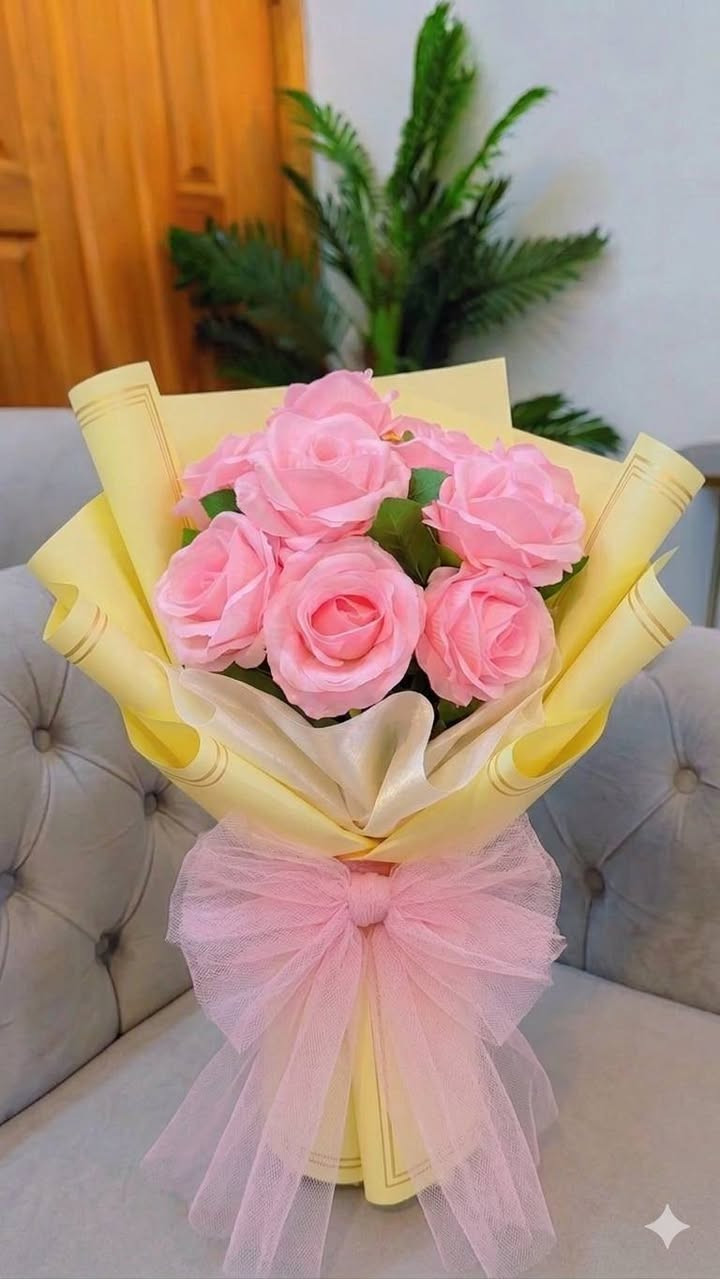 شاركونا، ما هو لون الورد المفضل لديكم؟ ورد صناعي 🌷🥰😍
 نحن نحوله إلى لوحة فنية."❤ للتواصل خاص او واتساب***********
