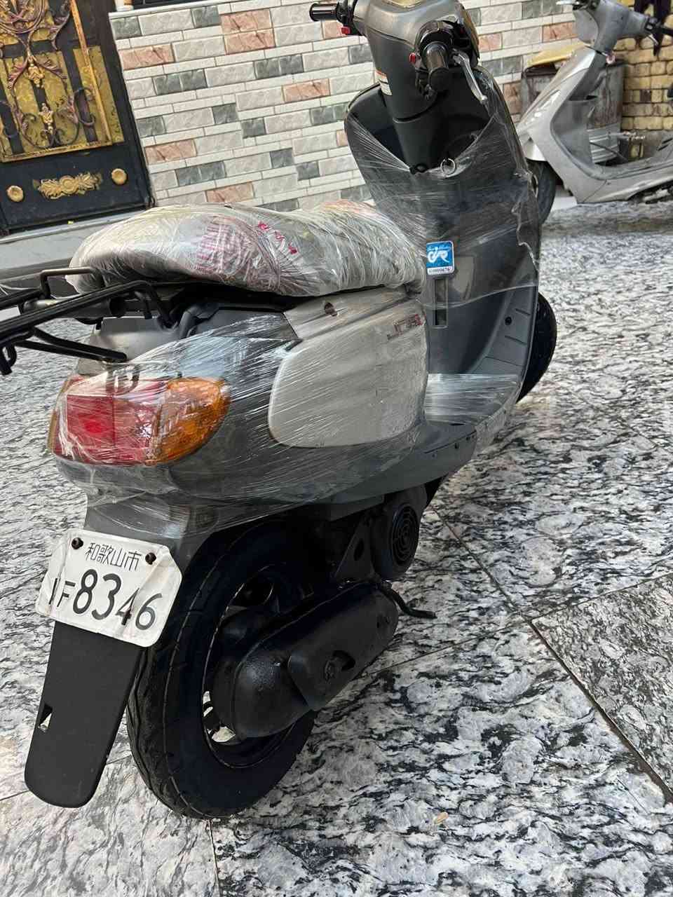 السلام عليكم شباب 5زروف الدراجه حلوه وجاهزه نقصهه بس باتري مجفته مره وحده بس مكينه حلوه مرتبه السعر 225وبيهه مجال بصيط ***********
