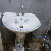 سلام علیکم دەست شۆر پاک وبێ عەیب بۆ فرۆشتن سعری ٢٠ هەزارە  07702280929