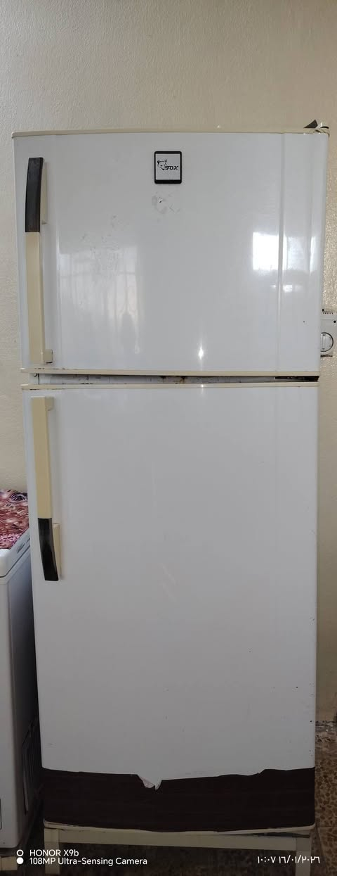 ثلاجه نوع فوكس حجم 20 تجميد فول دبل فريزه  شغاله بس شويه بيها زنجار السعر 150 الف حي الميثاق اتصال  ***********
