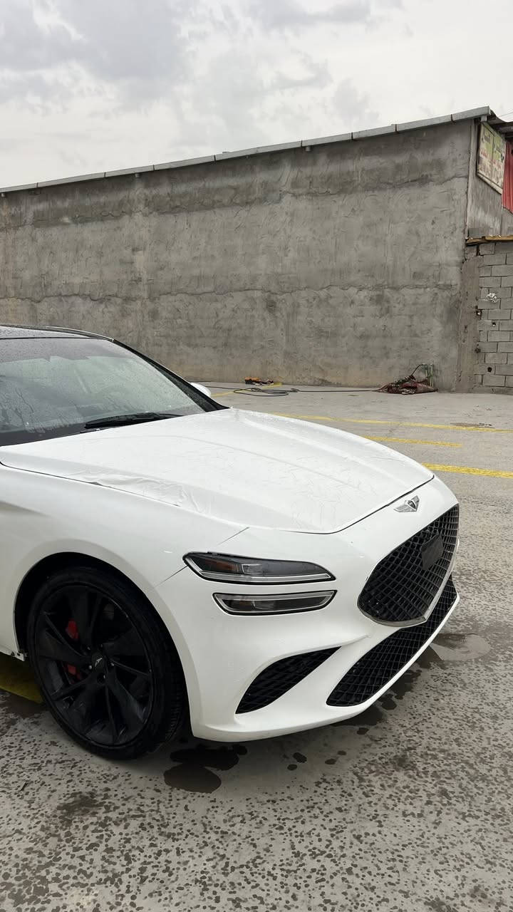 السلام عليكم 
جنيسيس g70 2022 
 حجم المكينة v6  3.3 Twin Turbo 
فئة برستيج فول مواصفات
بدون رقم منفيس  بأسمي
تترقم جميع المحافظات 
الحادث اربع قطع بدون دواخل
الارياك ضارب
الي يدور كفالة لايتصل
السعر مناسب
174 قابل للتفاوض 
***********
