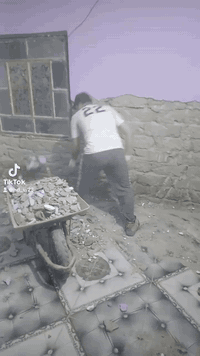 اخوكم حيدر الفرطوسي لتفليش المنازل وقلع الجدران والسقوف والترميم وتنضيف المنازل وفتح البيبان والشبابيك بالكوسره وجميع الأعمال الحره رقم الهاتف ***********
