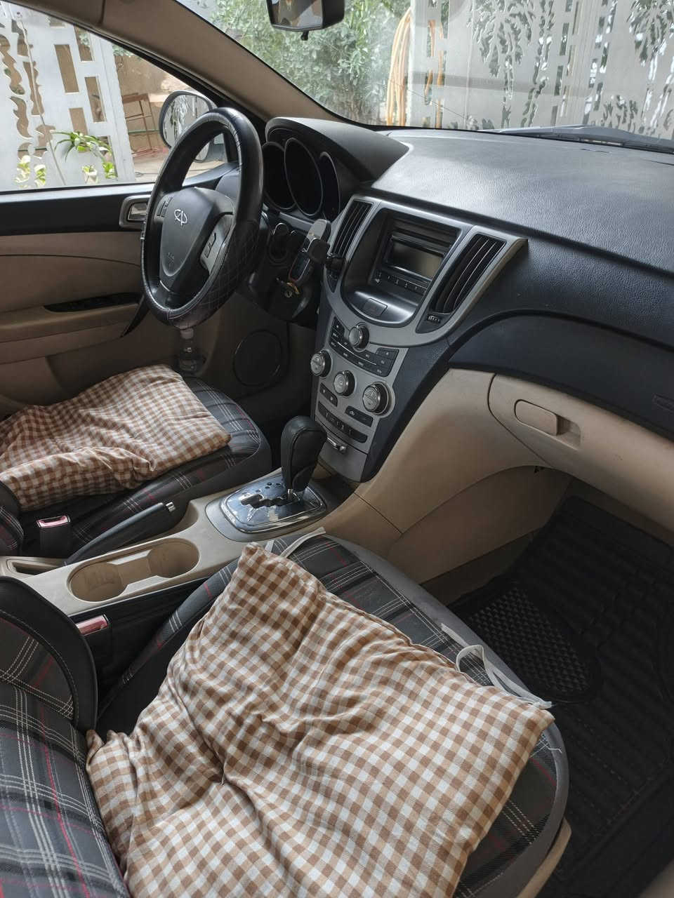 السلام عليكم شيريA3 موديل 2013 السياره لا صبغ ولا ضربه خير من الله مثل ما مبينه با الصور الرقم انكليزي تحويل نفس اليوم السياره مال مره يعني ما تعبانه كله شغال بيها السعر 50 وبيها مجال قليل اتصال واتساب ***********
