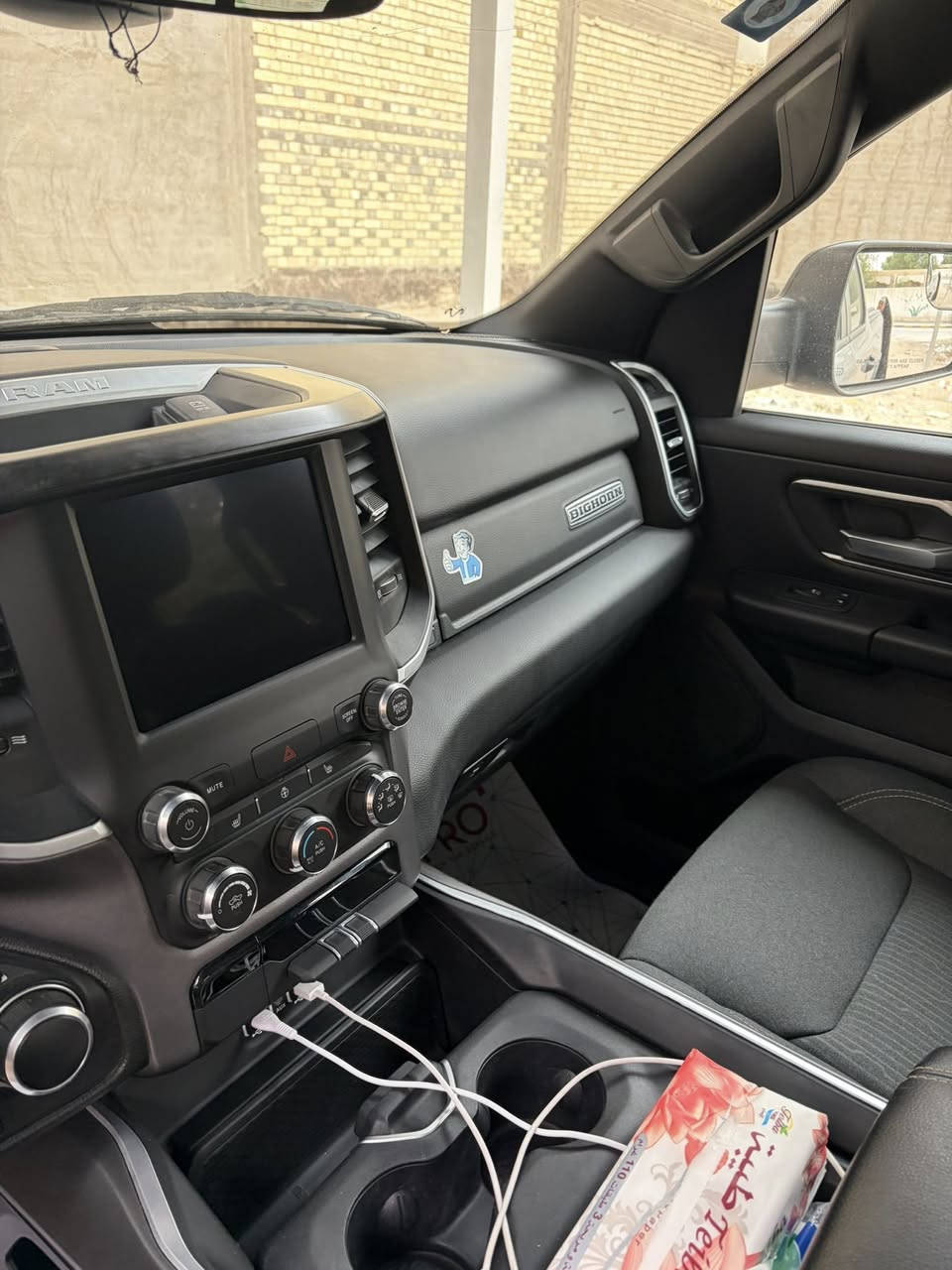 السلام عليكم للبيع بك هورن سيارة جديدة ولله الحمد ٢٠٢٣ ضربتها قرب قبق البنزين ٦ سلندر ٣٦٠٠ ايتورك ماشيه ٢٩ الف كيلومتر 
للاستفسار ***********
