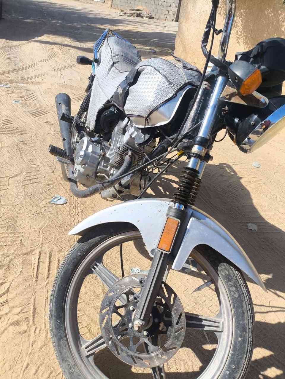 للبيع ٢٠٢٠ كفاله عامه السعر ٧٠٠ وبيها مجال للشراي
الرقم ***********

