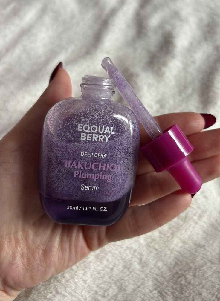 سيروم النضارة والامتلاء الكوري من Equal Berry ✨
سر البشرة الشابة والمشدودة في زجاجة واحدة
• محاربة التجاعيد: غني بالباكوتشيول (البديل الطبيعي والآمن للريتينول) لشد البشرة بدون تحسس.
• امتلاء ونضارة (Plumping): يمنح البشرة مظهراً ممتلئاً وحيوياً من أول استخدام.
• ترطيب وإصلاح (Deep Cera): يحتوي على السيراميد لترطيب عميق وحماية حاجز البشرة.
• توحيد الملمس: يجدد الخلايا لتصبح البشرة ناعمة ومشرقة.
﹏﹏﹏﹏﹏﹏ 𓍢ִ໋ 🫧 ✧ 🦢 𓍢ִ໋ 🪞 ﹏﹏﹏﹏﹏﹏
💰 حلة, بابل


**إذا كنت صاحب هذا الإعلان وتريد حذفه لأي سبب، رجاءا أرسل رسالة إلى الدعم الفني**