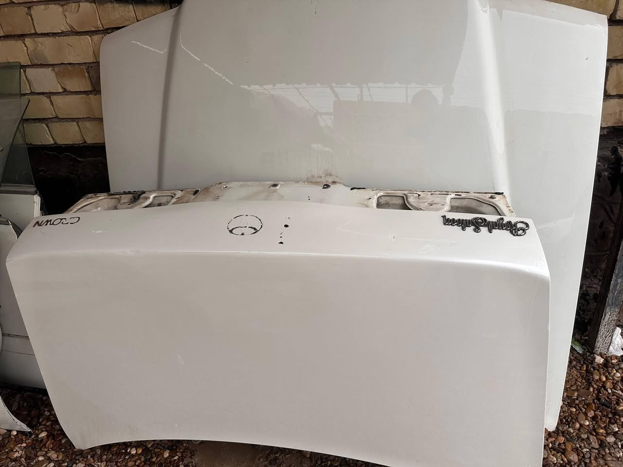 السلام عليكم فره راس الثور فلات صدفي نضافه 90/100 بيه تحكيلات بصيطه  أبيعك مال صبغ 8قطع 
4بيبان  مقفلات كاملات  جامات خضراوي جديد 
2جاملغات
جنطه 
بنيد 
دعاميه امامي عادي 

لايتات كرستال معه شباك 
السعر 400 وبيه مجال***********
