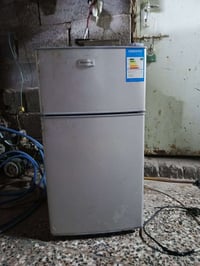 عندي هاي الثلاجه صغيره البيع مادري شبيها طفت وبعد ماشتغلت ابيع هل موجو...