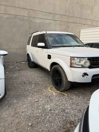 للبيع لاندروفر 2010 مكينةة لكزس 4000 كيرها مبدلي جديد بس بي مشكله كيره...