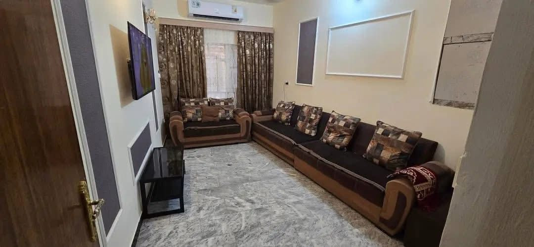 للبيع دار سكني
📐 المساحة: 113 متر
▪️ الواجهة: 6 متر

🏠 يتكون من:
 • 3 غرف نوم
 • صالة
 • مطبخ
 • 2 حمام
 • كراج سيارة

📍 الموقع: شارع المغرب – بالقرب من السفارة الإيطالية
📞 للتواصل: مكتب قصر المغرب للعقارات
📱 واتساب: ***********
