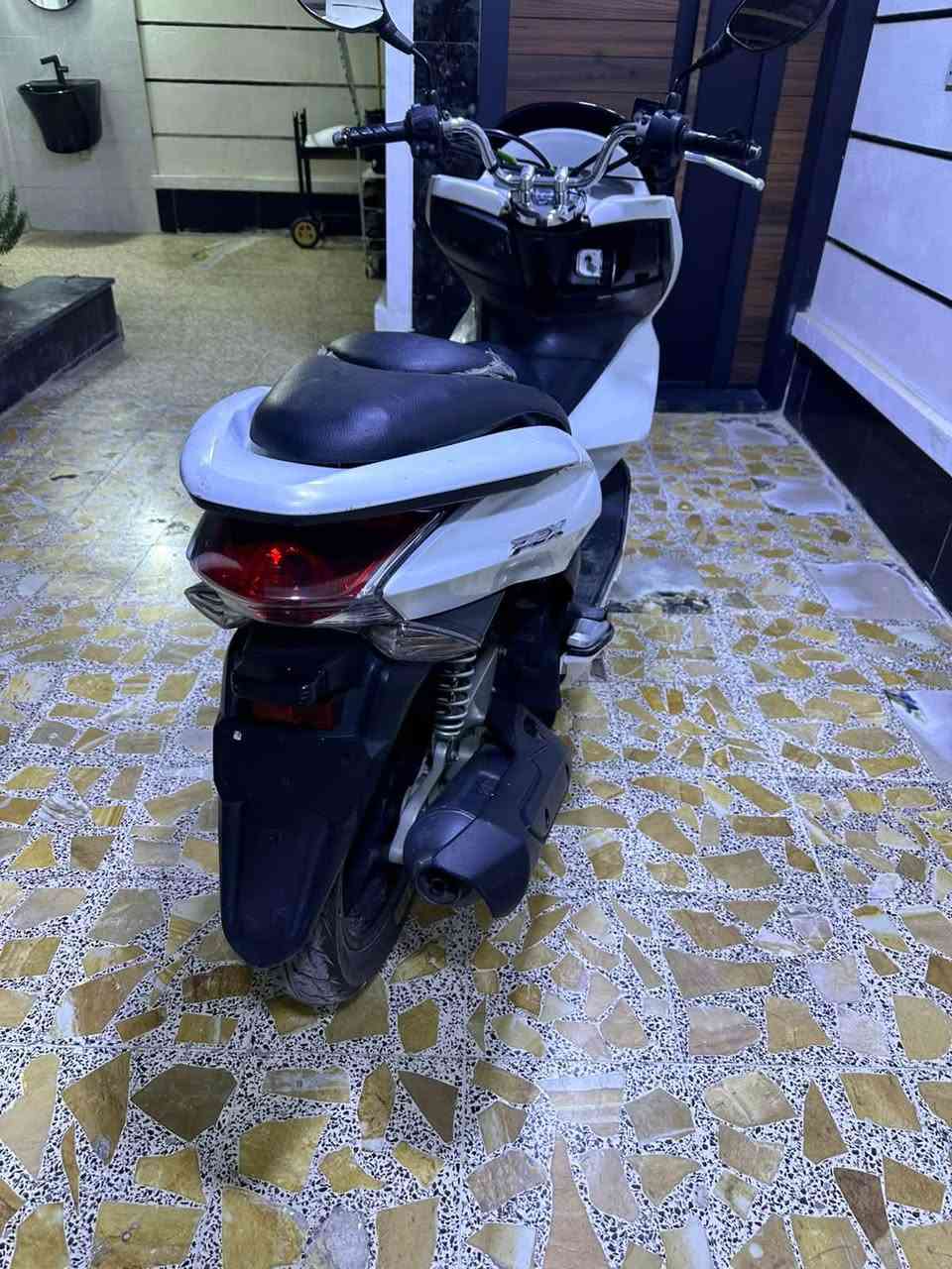 دراجه Pcx
جيل الاول
مكفول عامه
سعرها ٧٥٠
بيع مستعجل.  ‭0773 271 1823‬
