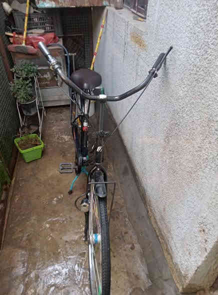 السلام عليكم باسكل بناتي حجم 27كامل ياباني بي بس الويل الامامي بي شويه عواج المكان الحريه الدولعي السعر  90وبي مجال خاص موجود ***********
