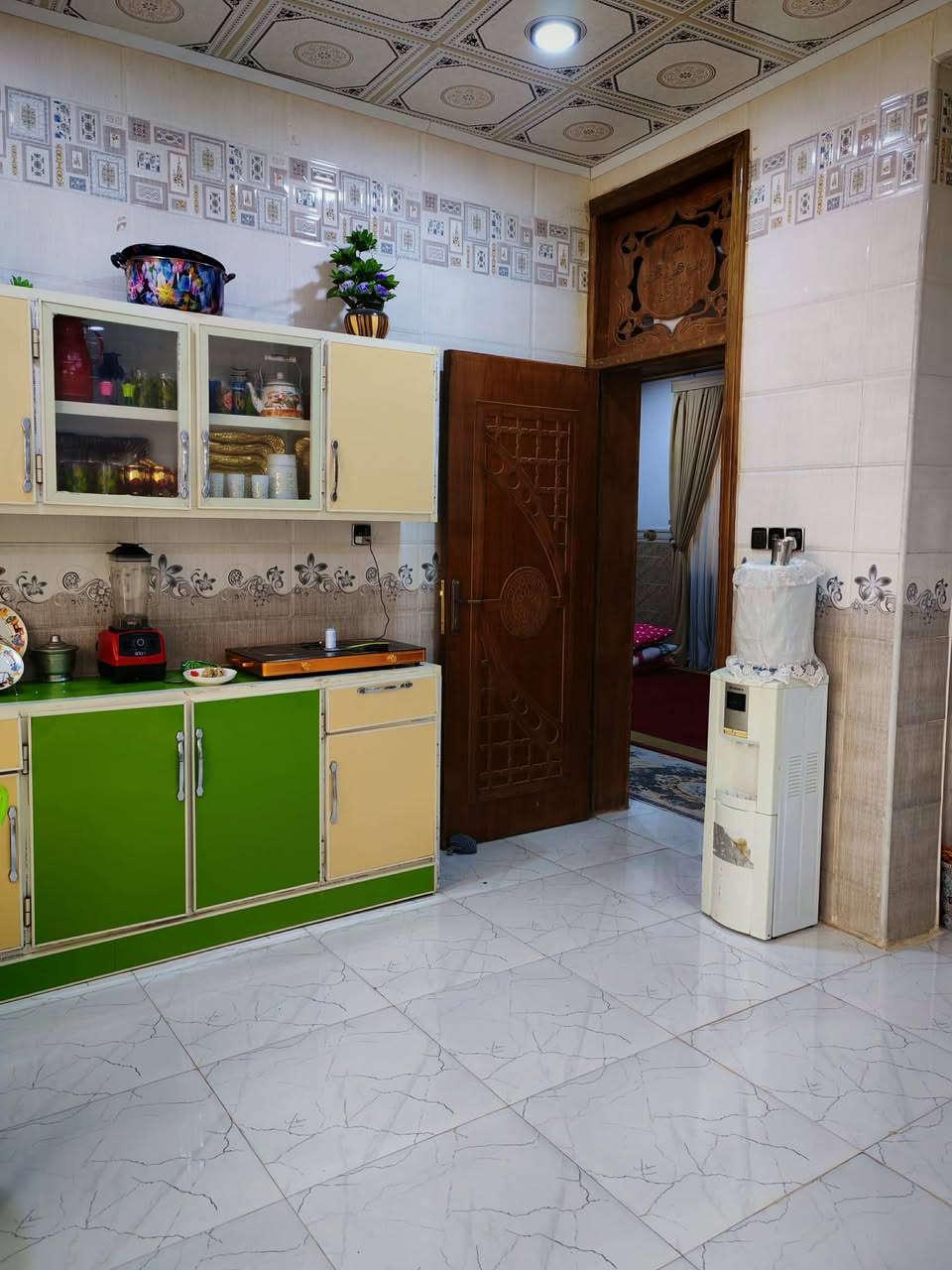 بيت للبيع 
مساحه 200 م 
واجهه 10 ونزال 20 
نزلة سعد بيجو خلف ابو ظاهر 
يحتوي على غرفتين نوم وهول واستقبال ومطبخ حار وبارد ومجمع صحيات 
البيت جديد قبل 4 اشهر كمل بناء مالته
طابو زراعي سند25
سعر 90

مكتب وعقارات الوارث
***********
