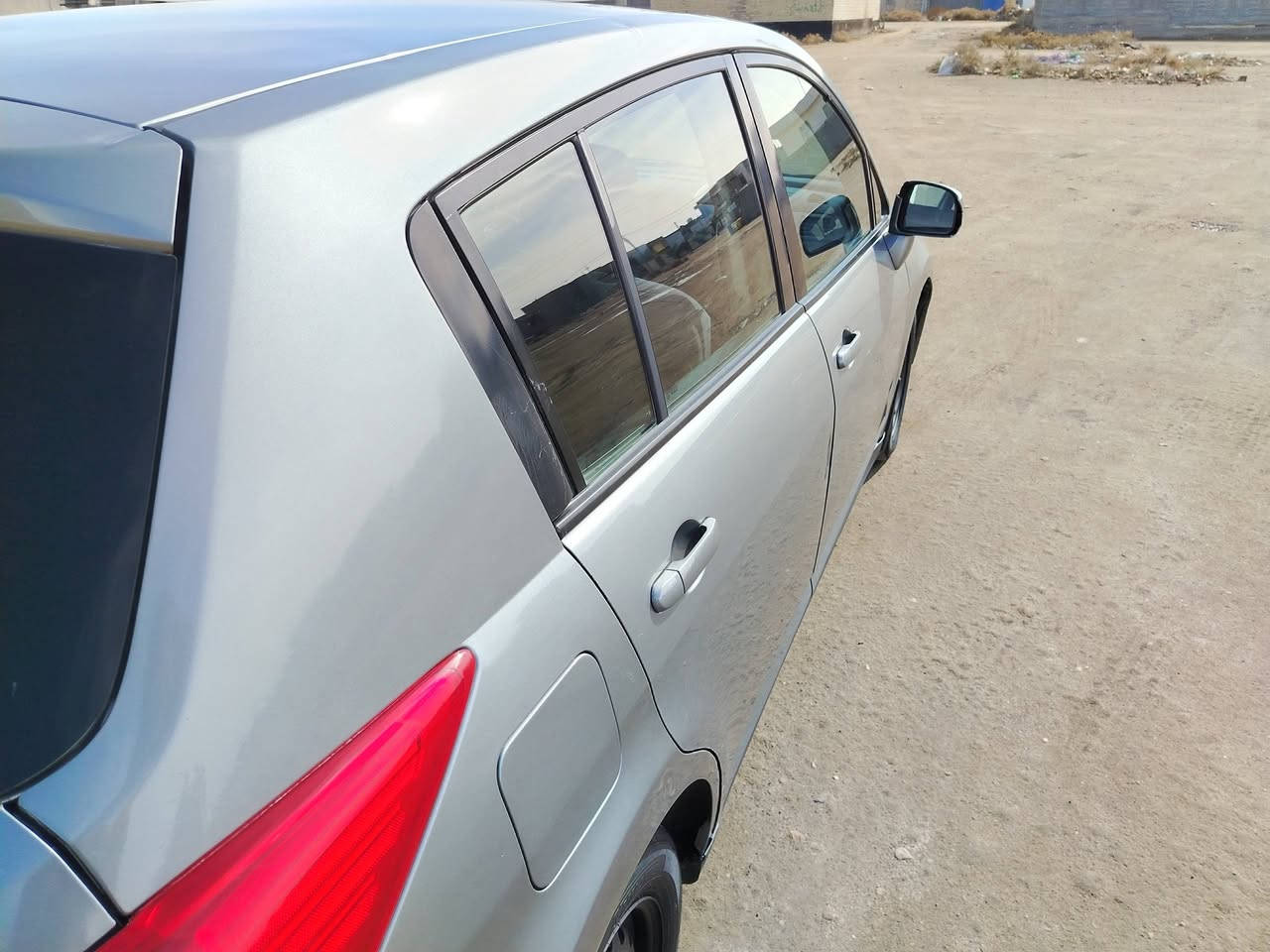 سلام عليكم نيسان فيرسا ٢٠٠٨ السعر ٧٠ وبي مجال ***********
